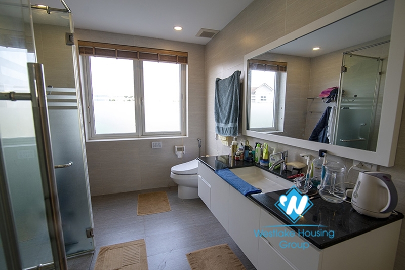 Beautiful 4 bedrooms villa for rent in Vinhome Riverside near BIS international school